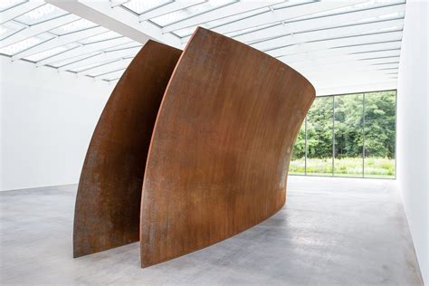 Oude bouwstijl in een modern jasje - Richard Serra, Open Ended, Museum ...