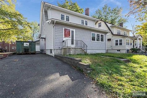 38 Elmwood Ter, Elmwood Park, NJ 07407 | MLS #23033391 | Zillow