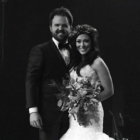 Kari Jobe & Cody Carnes tie the knot!! #Vintagewedding #weddingplanner ...