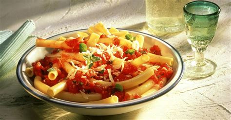 Macaroni with Tomato Sauce recipe | Eat Smarter USA