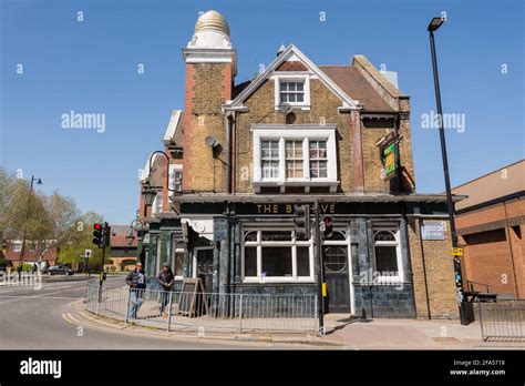 Brentford high street hi-res stock photography and images - Alamy