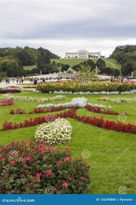 Schonbrunn Palace. Gardens of Schonbrunn Palace Editorial Image - Image ...