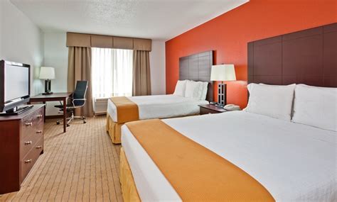 Holiday Inn Express Hotel & Suites in - Algonquin, IL | Groupon Getaways