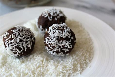 All Natural Date and Nut Truffles - Mangia Bedda