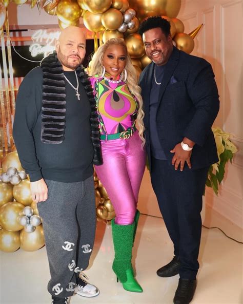 Quick Pic: Mary J. Blige Celebrates Birthday at Brooklyn Chop House ...