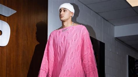 LeBron James, Anthony Davis and others poke fun at Kyle Kuzma's giant pink sweater | Sporting ...