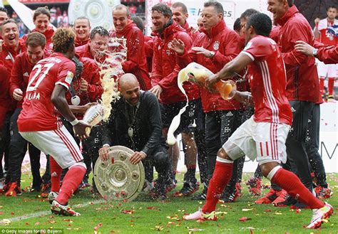 Bayern Munich players drench Pep Guardiola in beer after winning German Bundesliga (photos ...