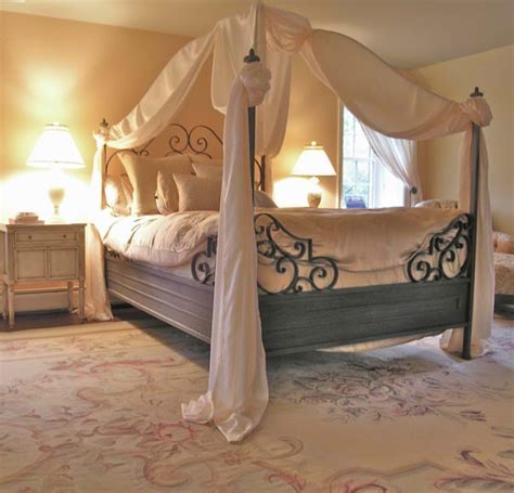 45 Beautiful Bedroom Decorated with Canopy Beds – Design Swan