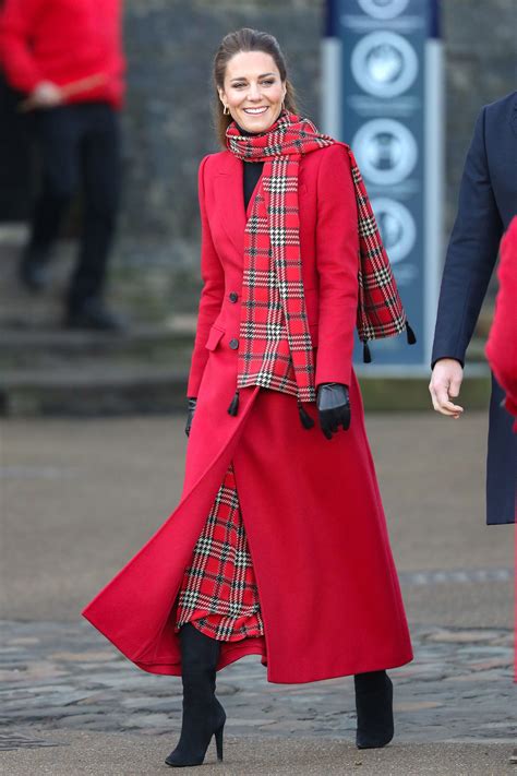 Kate Middleton Gets Festive by Piling On the Tartan | Kate middleton outfits, Kate middleton ...