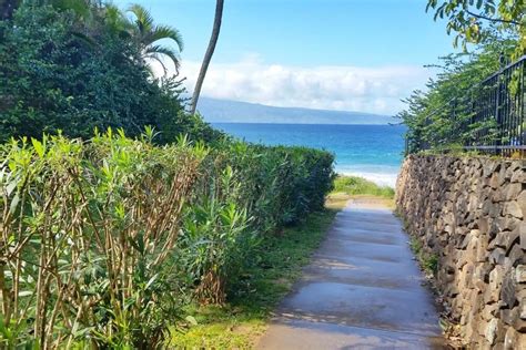 Kapalua Coastal Trail on Maui Hawaii (views!) 🌴 rugged shoreline ...