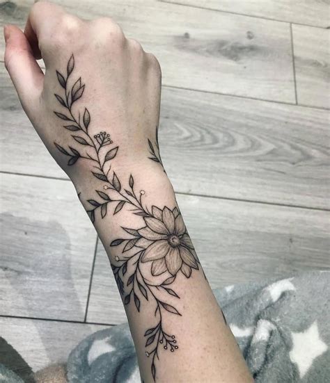 random sleeve tattoos #Sleevetattoos in 2020 | Vine tattoos, Tattoos ...