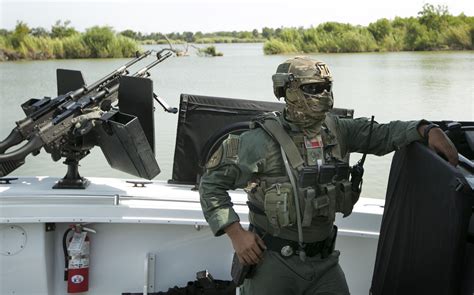 Texas DPS State Trooper Patrolling the Rio Grande [1700 x 1061 ...