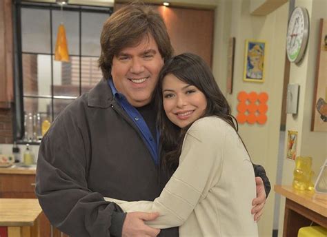 Is Nickelodeon letting Dan Schnieder run the 'iCarly' reboot? – Film Daily