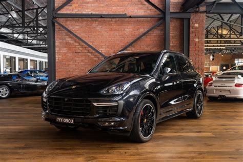 Porsche Cayenne GTS Black (3) - Richmonds