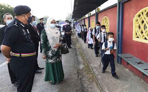 Malaysians Must Know the TRUTH: Cops plan to issue summonses to schools ...