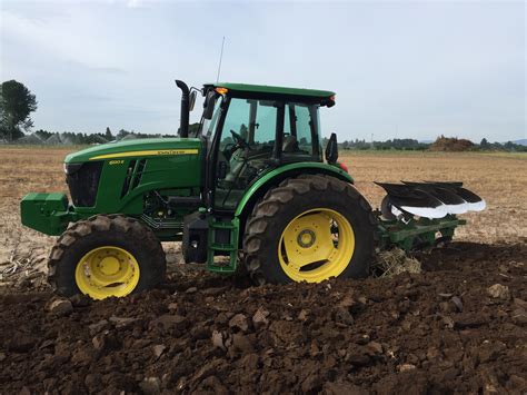 John Deere 6120E Tractor (2017) | College of Agricultural Sciences