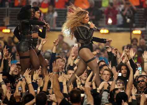 Beyoncé mit "Formation" beim Super Bowl: Ein Meisterwerk an Symbolik ...