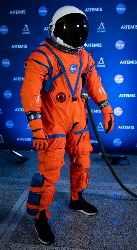 これが新世代の宇宙服だ！ NASAがアルテミス計画で使用される宇宙服を公開