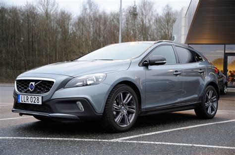 Volvo V40 T4 Drive-E 1.5L I-3 First Drive - Motor Trend