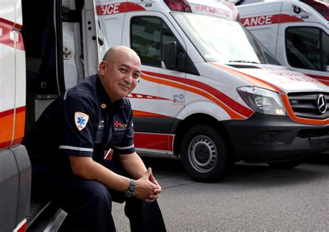 Confessions of an ambulance driver: Errant drivers get on his nerves, Singapore News - AsiaOne