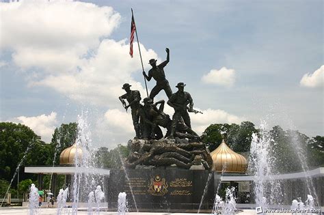 National Monument Park | Tugu Negara Kuala Lumpur - Malaysia Tourist ...