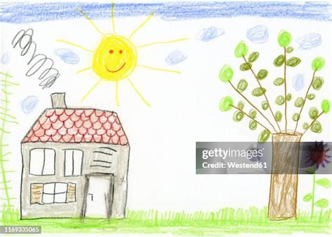 Kids Drawing Photos and Premium High Res Pictures - Getty Images