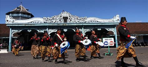 Keraton Kasunanan Surakarta Hadiningrat Keeps a History of the City ...