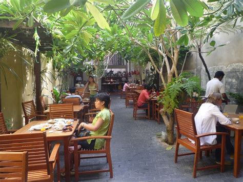 garden cafe | Garden cafe, Outdoor cafe, Cool restaurant