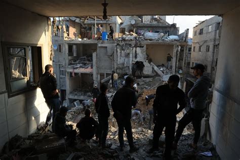 Palestinians try to rebuild their lives in Gaza's ruins