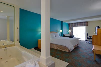 Hampton Inn of Chincoteague | Chincoteague Island Hotel Rooms - King Whirlpool Room