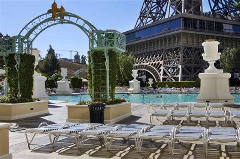 Rooftop Pools in Las Vegas - Spectacular Views!