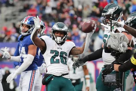 Eagles’ Miles Sanders eclipsed 1,000 yards in a rout of the Giants ...