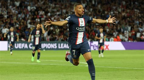 Kylian Mbappé shines in Paris Saint-Germain's victory over Juventus in first UEFA Champions ...