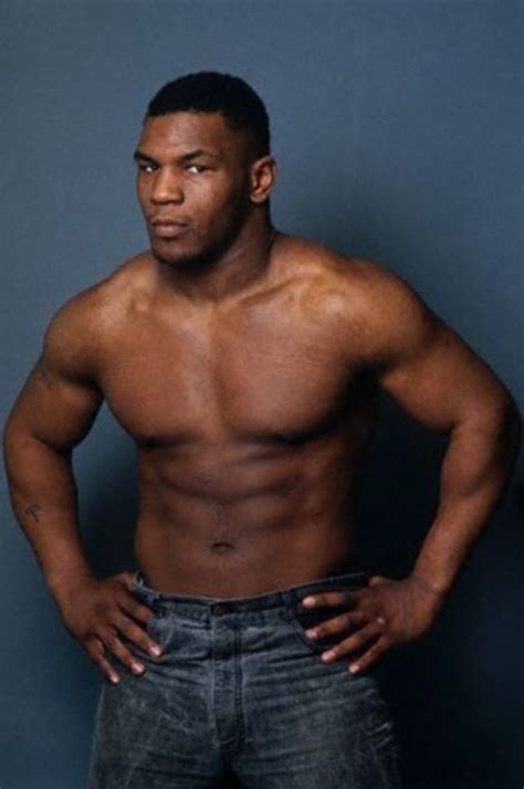 Former champion fighter Mike Tyson goes from heavyweight boxer to just plain heavy | Daily Mail ...