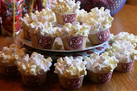 handmade&homemade: "Popcorn" Cupcakes