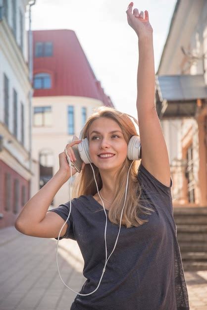 Premium Photo | Girl with headphones listening to music