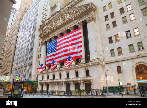 New York Stock Exchange building in New York Stock Photo - Alamy