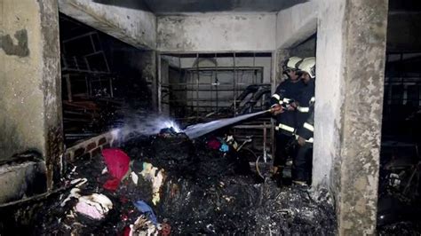 7 die of suffocation in fire at Mumbai residential building - Rediff ...