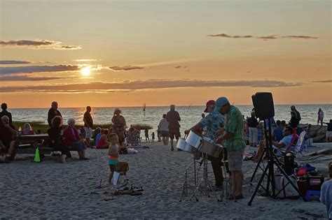 Rock Harbor Sunset Wows The Crowd - CapeCod.com