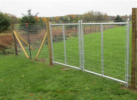 Woven wire farm fence with smooth wire and double drive farm gates ...