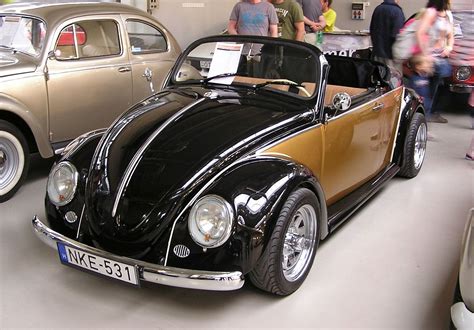 VW Käfer Cabrio gepimpt. Aufnahme: Retropartisanen Festival, Mai 2016 ...