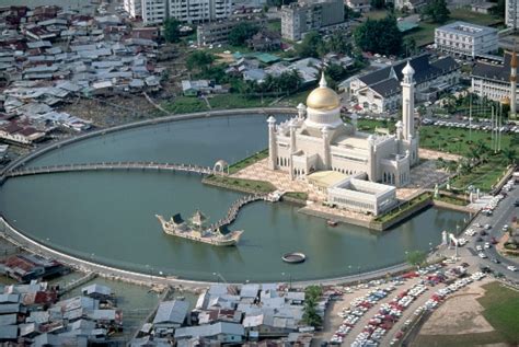 Capital of Brunei: map, photo. What is the capital city in Brunei?