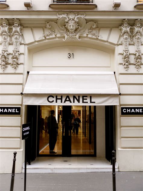 31 Rue Cambon: The World of Coco Chanel | Chanel boutique, Chanel store ...