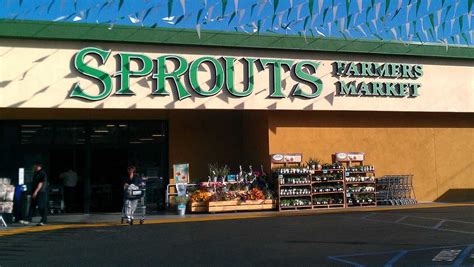 Sprouts grocery store looks to hire 150 employees