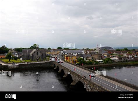 A bridge over River Shannon. Limerick, Ireland Stock Photo - Alamy