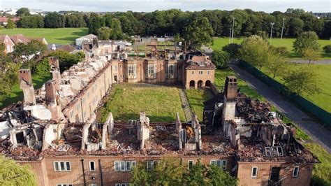 Henderson Old Hall: University bosses assessing future - BBC News