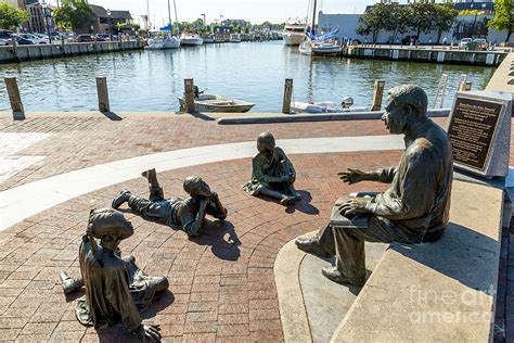 The Kunta Kinte-alex Haley Memorial In Annapolis Photograph by William Kuta