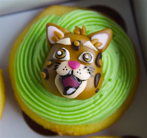 Baby Jaguar {Diego Cupcakes} | Holiday celebration, Cupcake cakes, 3rd birthday