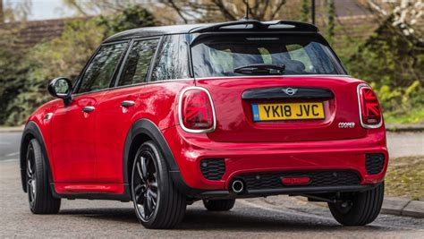 MINI Cooper 5-Door Hatch 2018 review - pictures | Auto Express