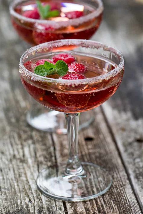 Raspberry Prosecco Cocktail | Sparkling wine spritzer recipe